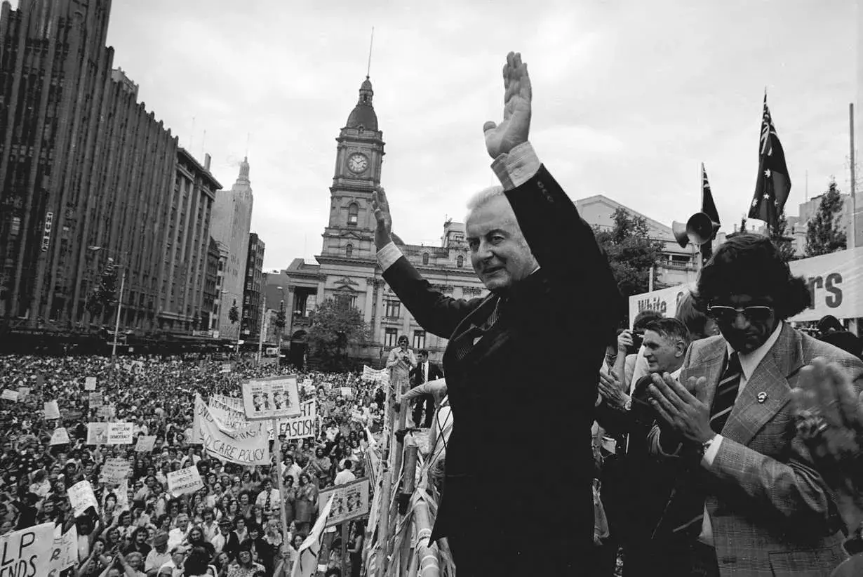 Gough Whitlam addressing a political rally in Melbourne City Square 