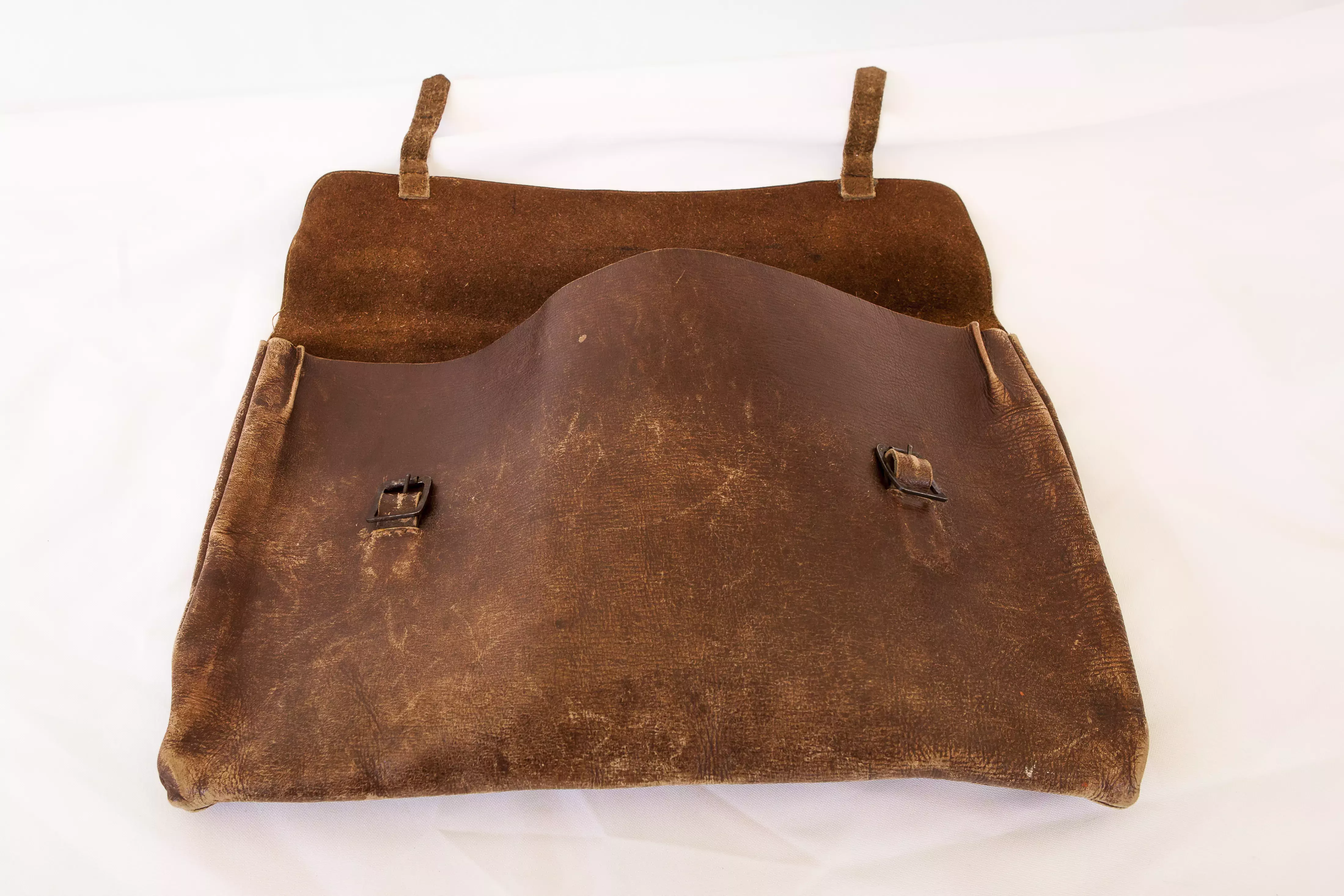 Open brown satchel 